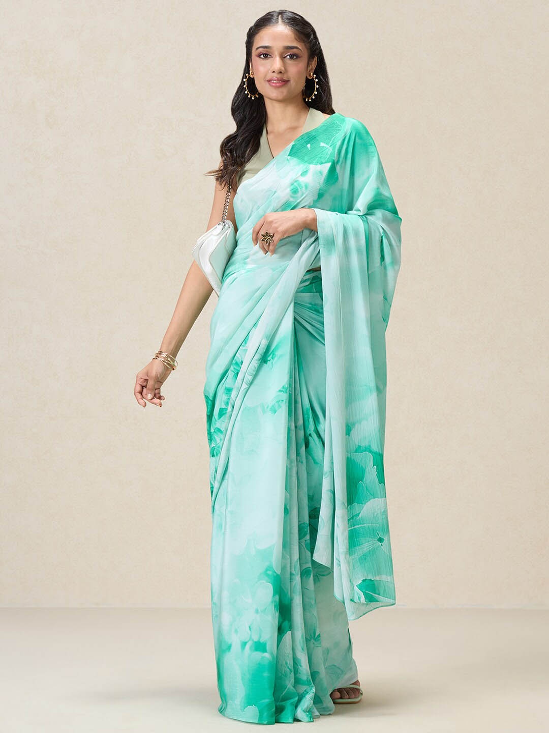

navyasa by liva Floral Printed Saree, Green