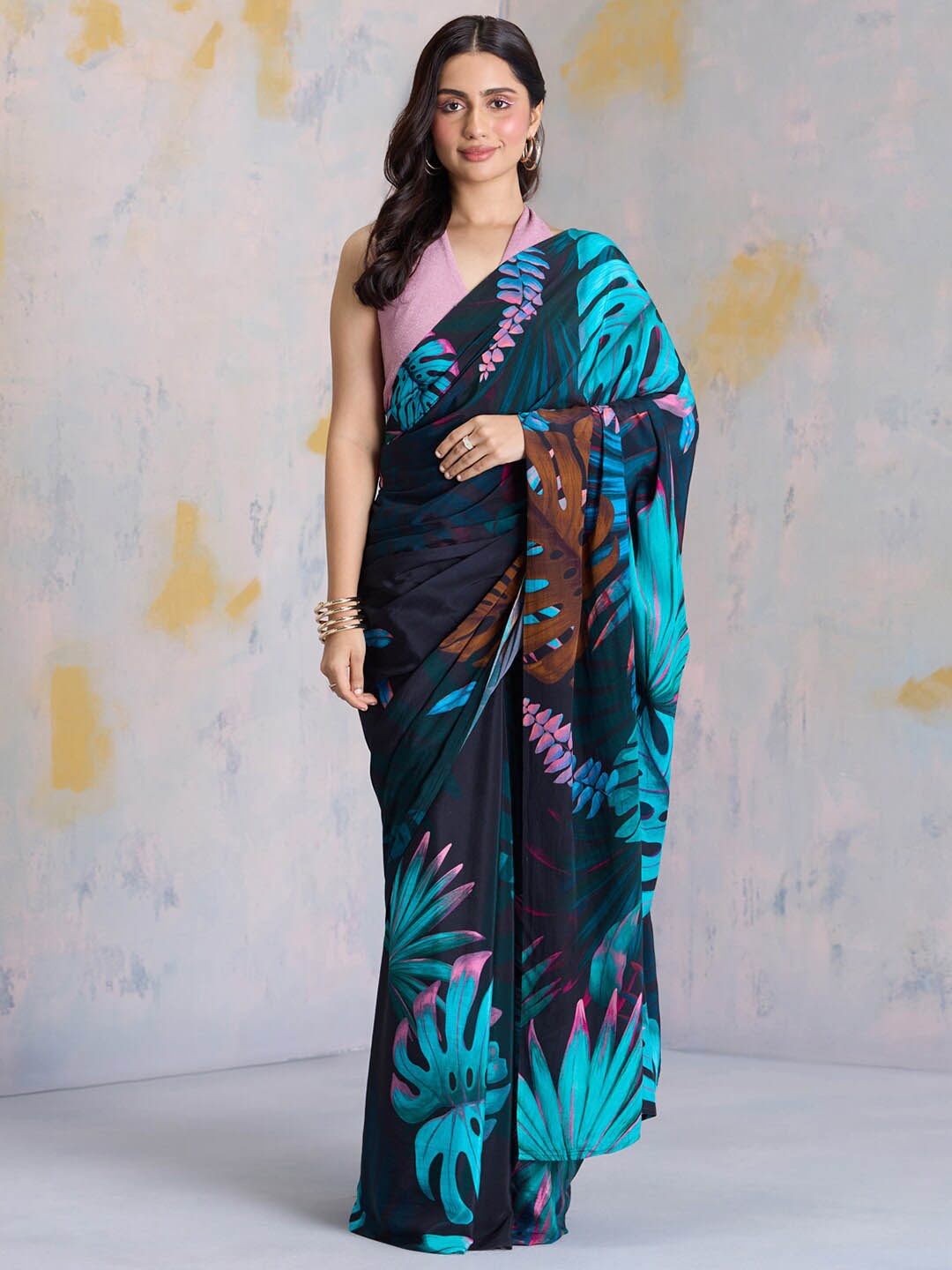 

navyasa by liva Conversational Printed Saree, Black