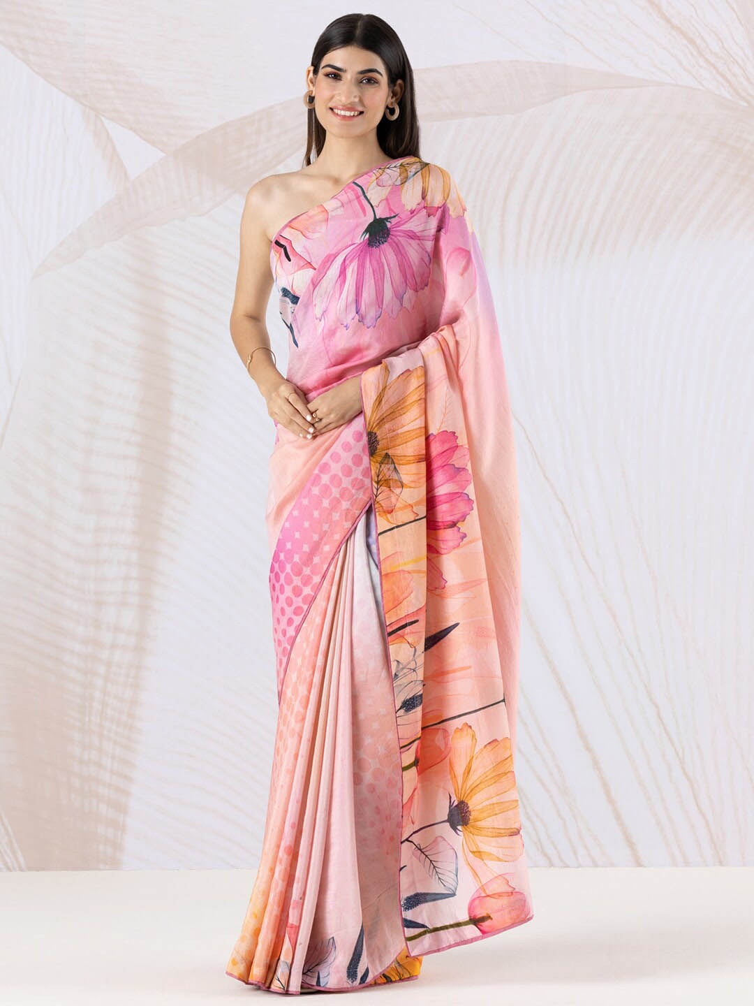 

navyasa by liva Floral Printed Liva Saree, Pink