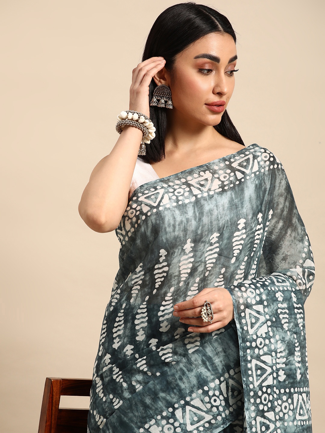 

SHANVIKA Batik Pure Cotton Block Print Saree, Grey