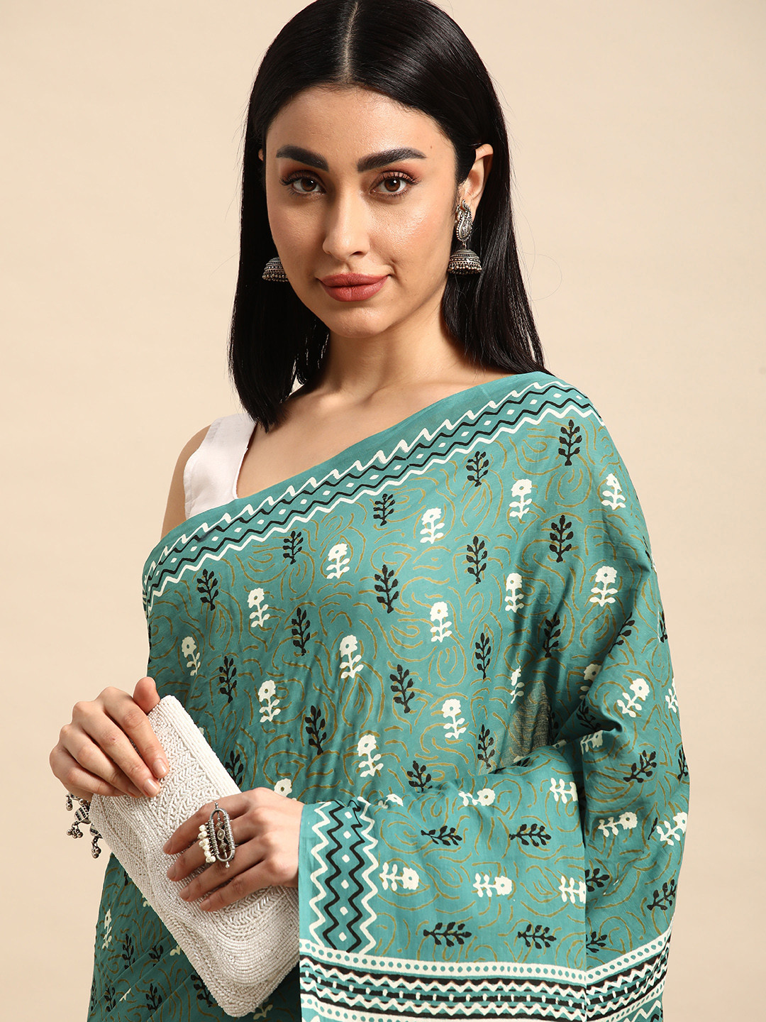 

SHANVIKA Ethnic Motifs Pure Cotton Saree, Green