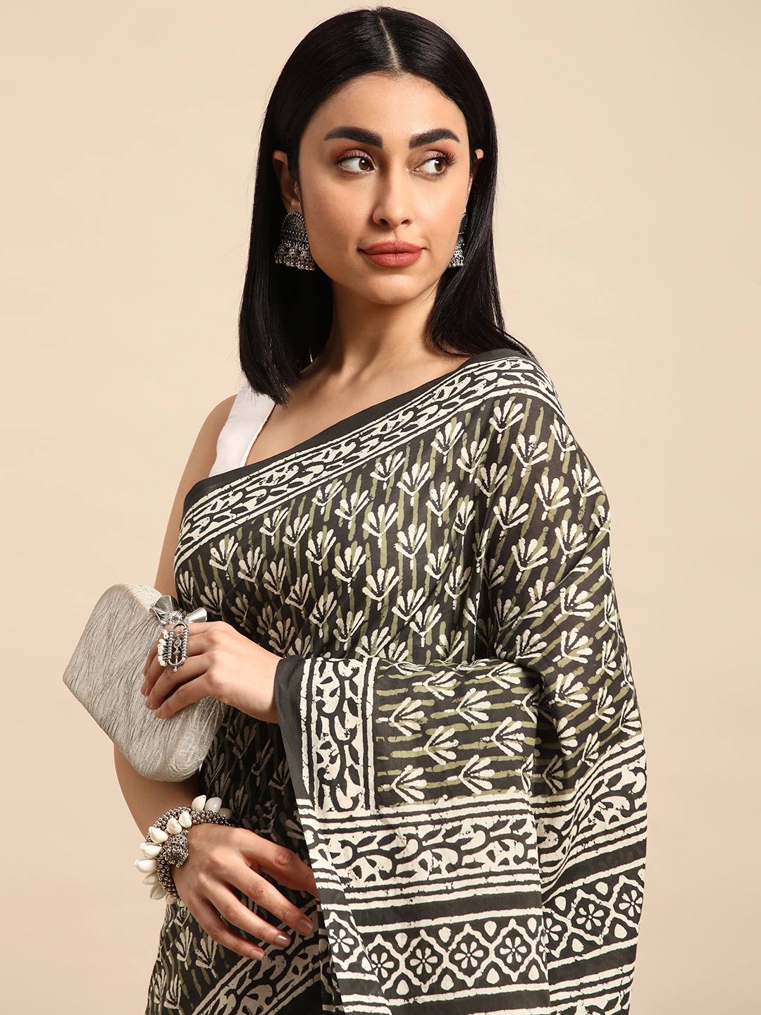 

SHANVIKA Ethnic Motifs Pure Cotton Saree, Grey
