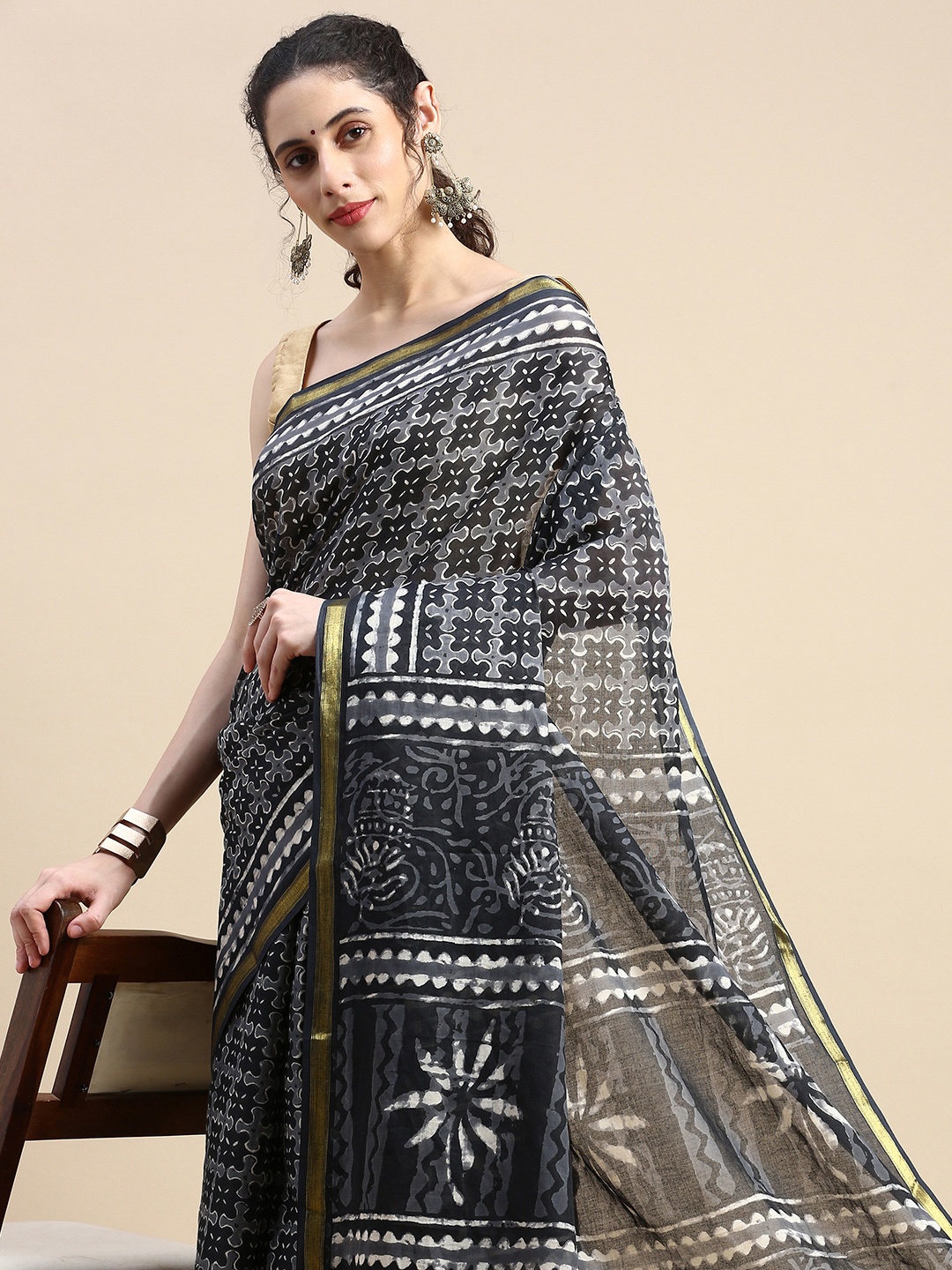 

SHANVIKA Ethnic Motifs Pure Cotton Maheshwari Saree, Grey