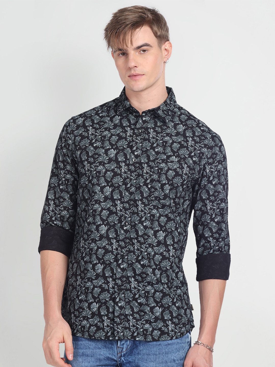 

Flying Machine Men Black Slim Fit Floral Opaque Printed Casual Shirt