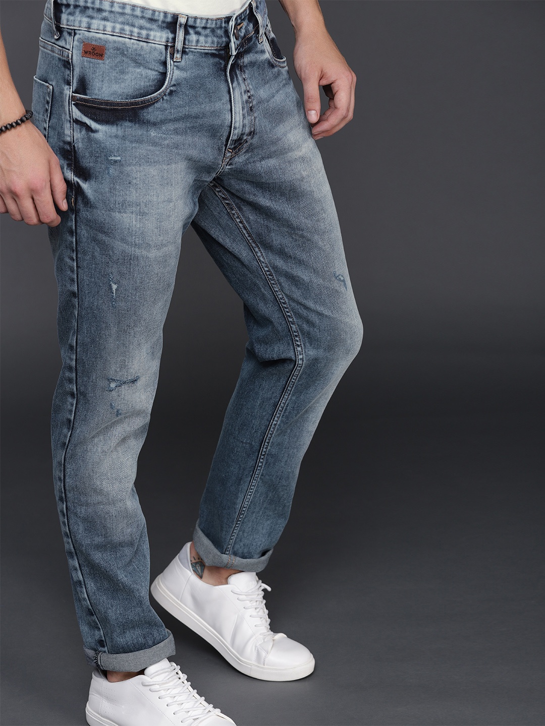 

WROGN Men Blue Slim Fit Mid-Rise Mildly Distressed Stretchable Jeans