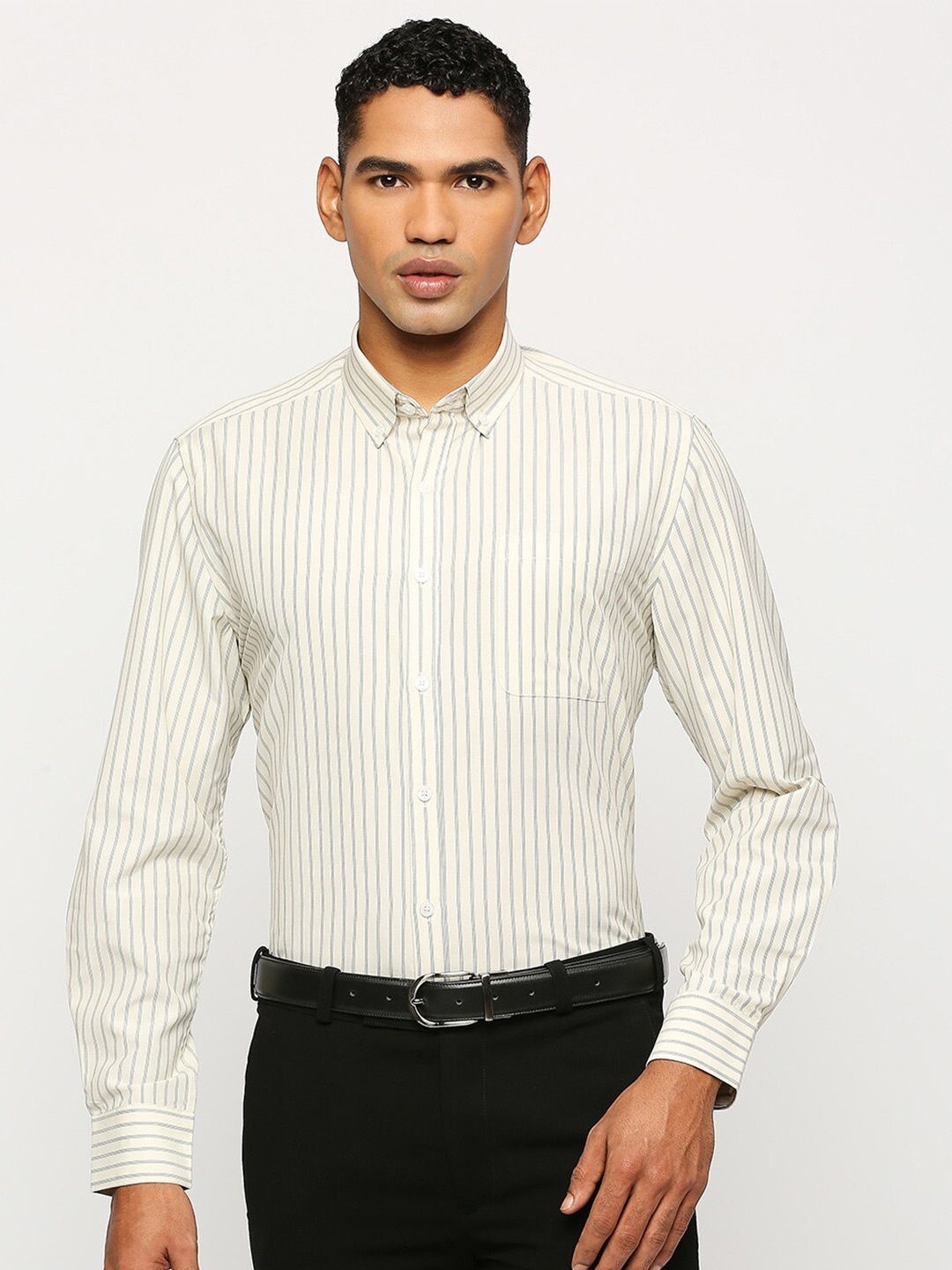 

Solemio Men Off White Classic Opaque Striped Formal Shirt