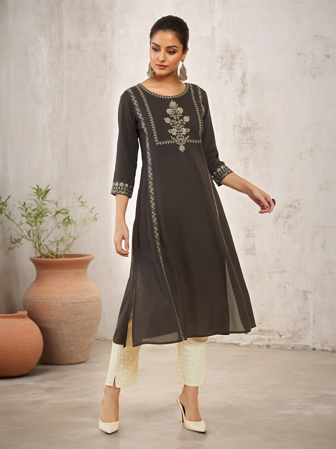 

Soch Floral Thread Work A-Line Kurta, Charcoal