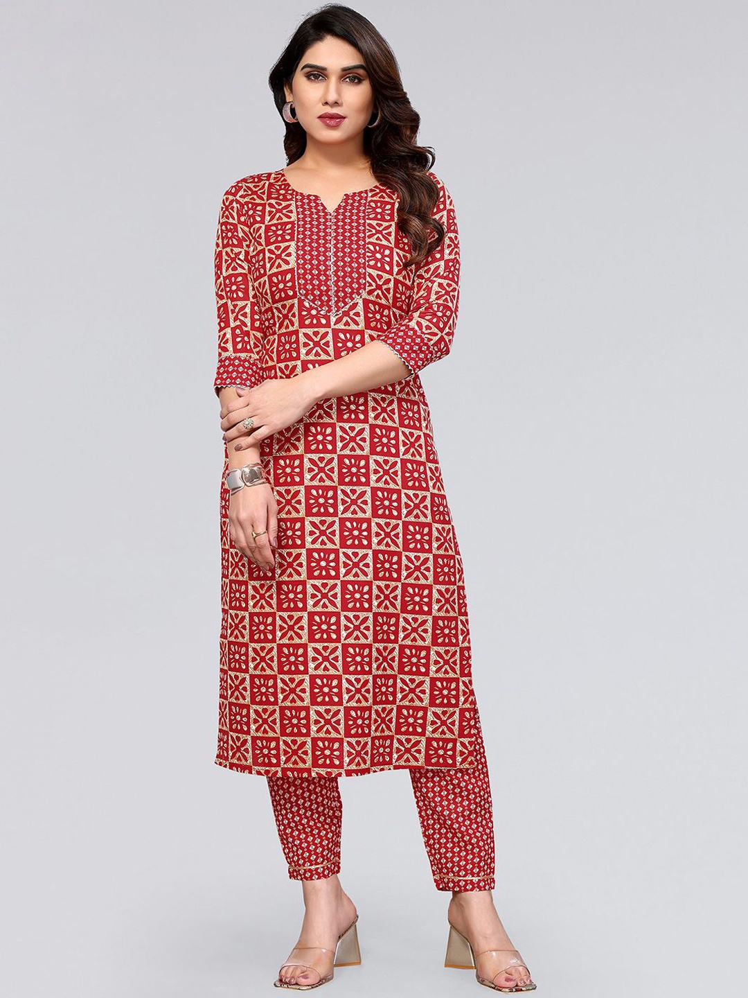 

SKYLEE Ethnic Motifs Printed Gotta Patti Kurta With Trousers, Red
