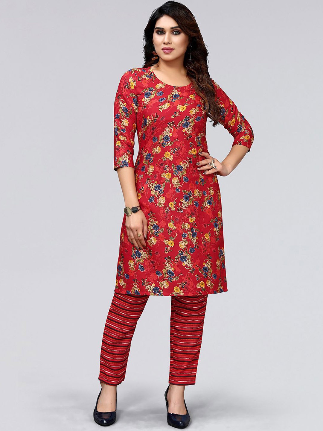 

SKYLEE Floral Printed Straight Kurta With Trousers, Red