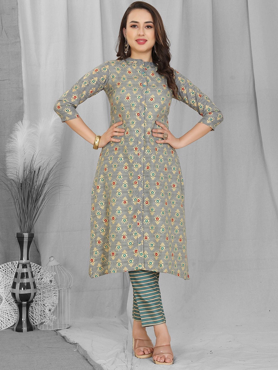 

SKYLEE Ethnic Motifs Printed Regular Kurta with Trousers, Grey