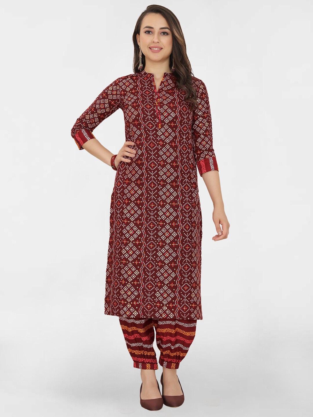 

SKYLEE Bandhani Printed Regular Kurta With Trousers, Maroon