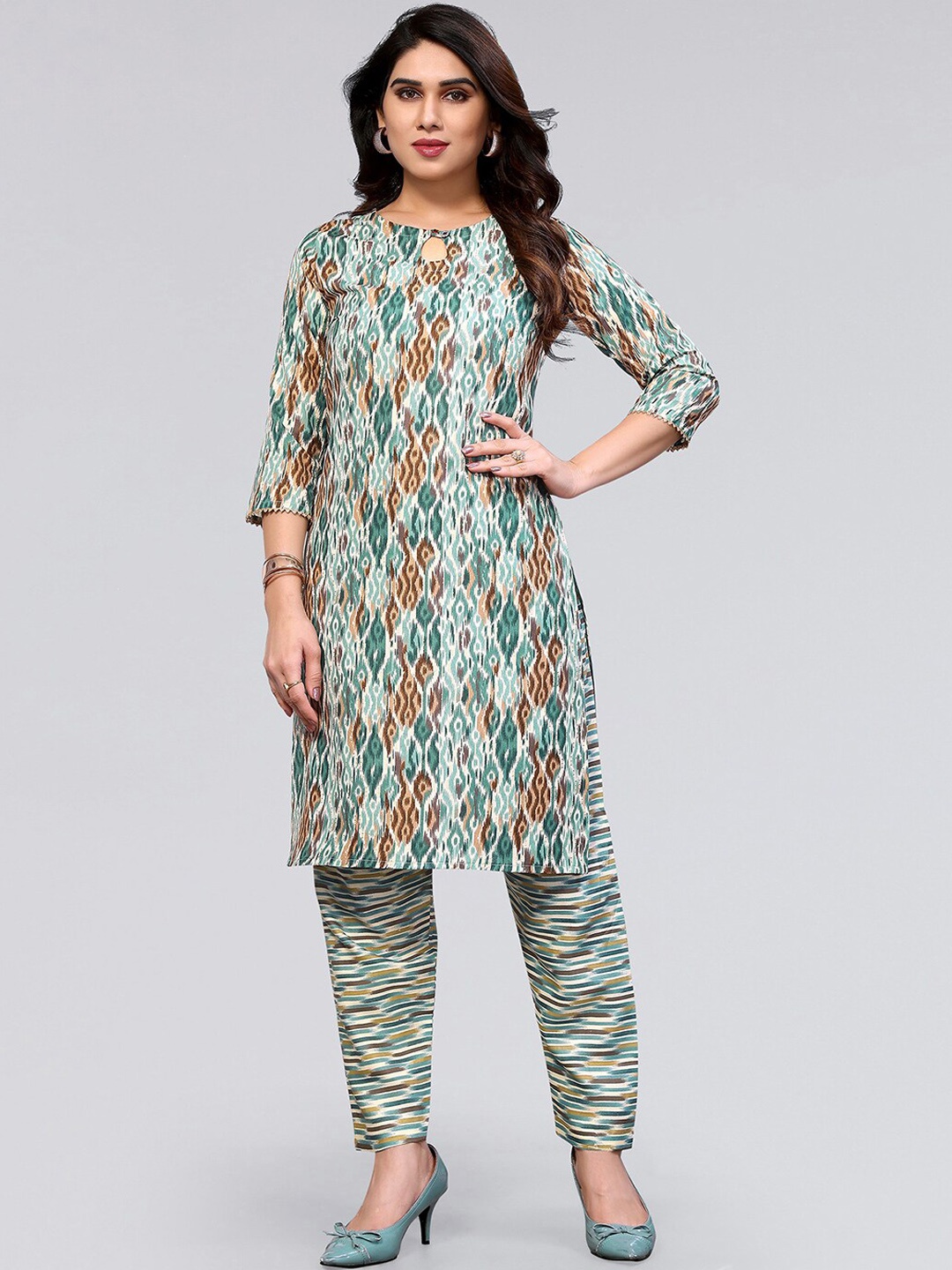 

KALINI Abstract Printed Regular Kurta With Trousers, Sea green