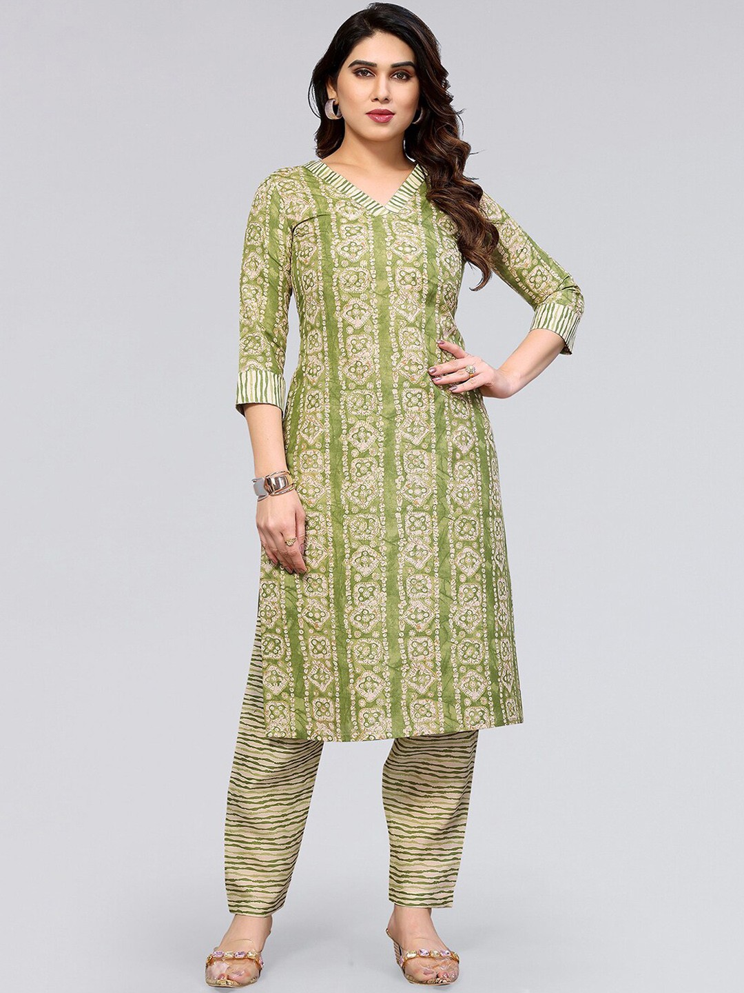 

KALINI Ethnic Motifs Printed Regular Kurta With Trousers, Green