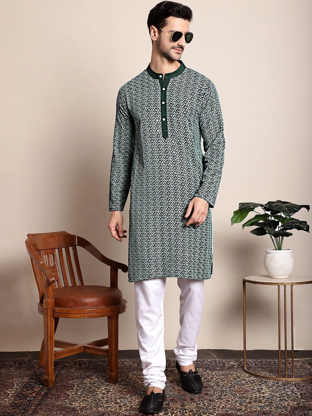 

Anouk Green Ethnic Motif Embroidered Regular Straight Chikankari Kurta With Pyjamas