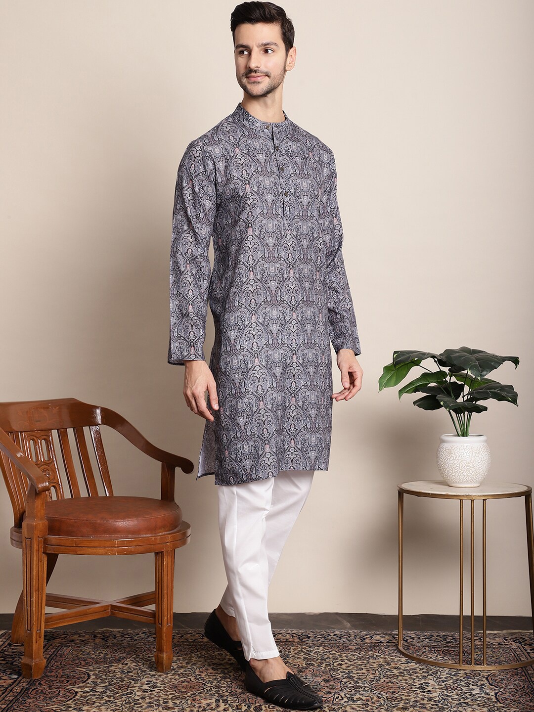 

Anouk Grey Paisley Printed Regular Straight Kurta With Pyjamas