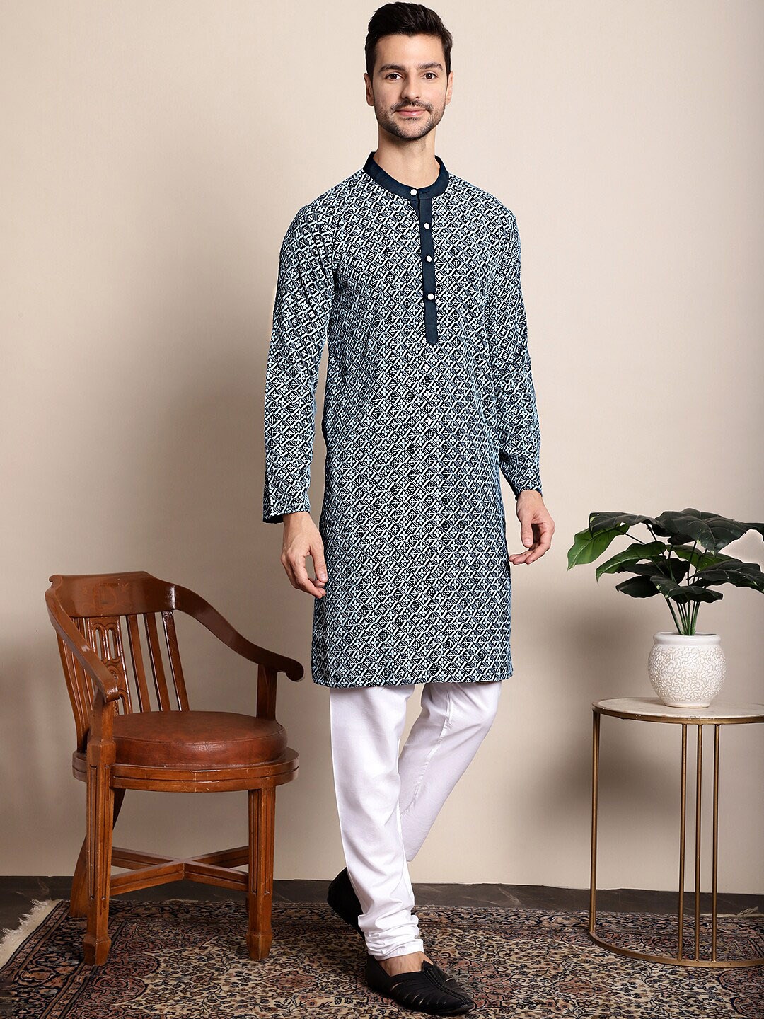 

Anouk Navy Blue Ethnic Motif Embroidered Regular Straight Chikankari Kurta With Pyjamas