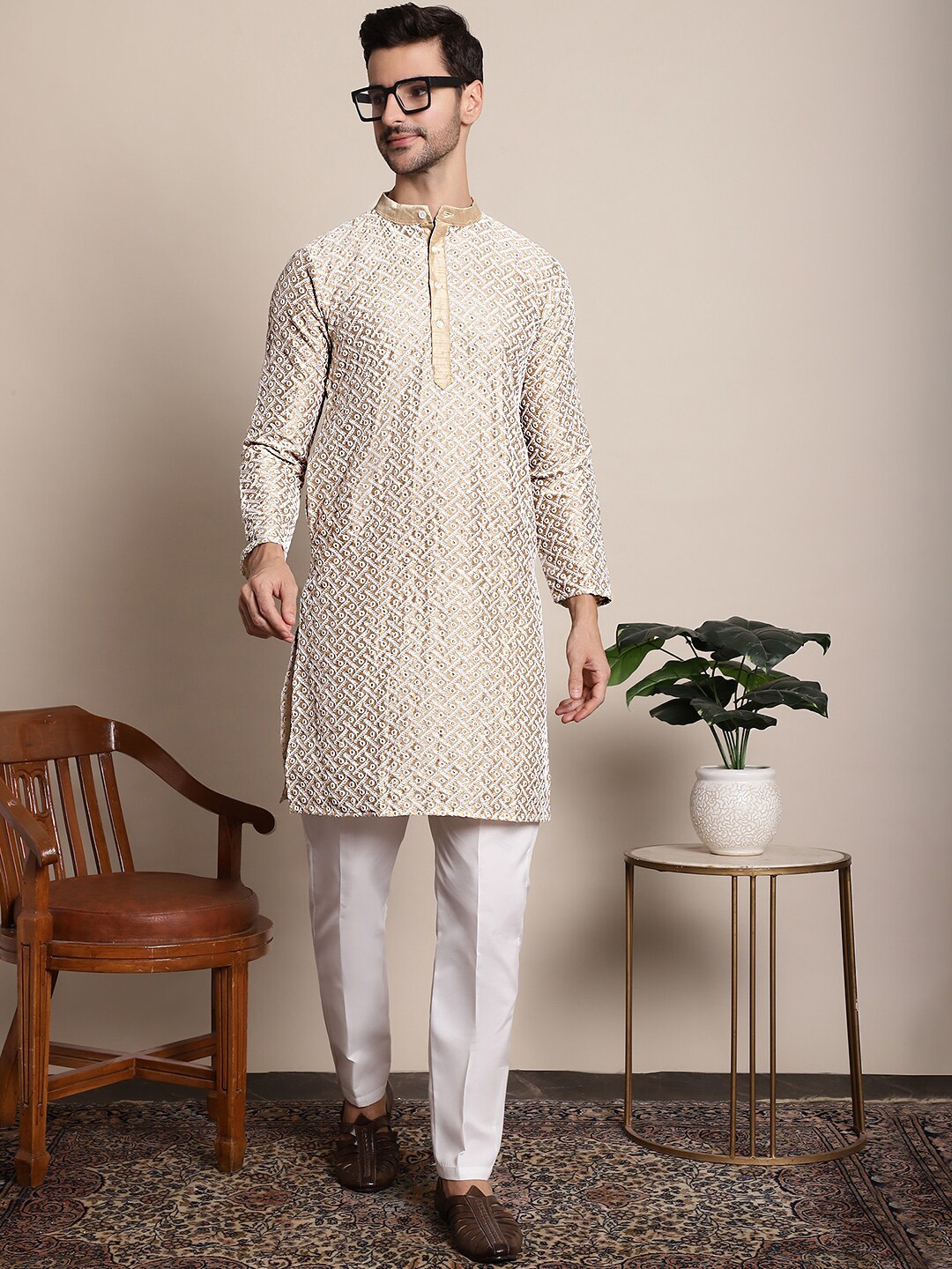 

Anouk Geometric Embroidered Dupion Silk Kurta with Pyjamas, Beige