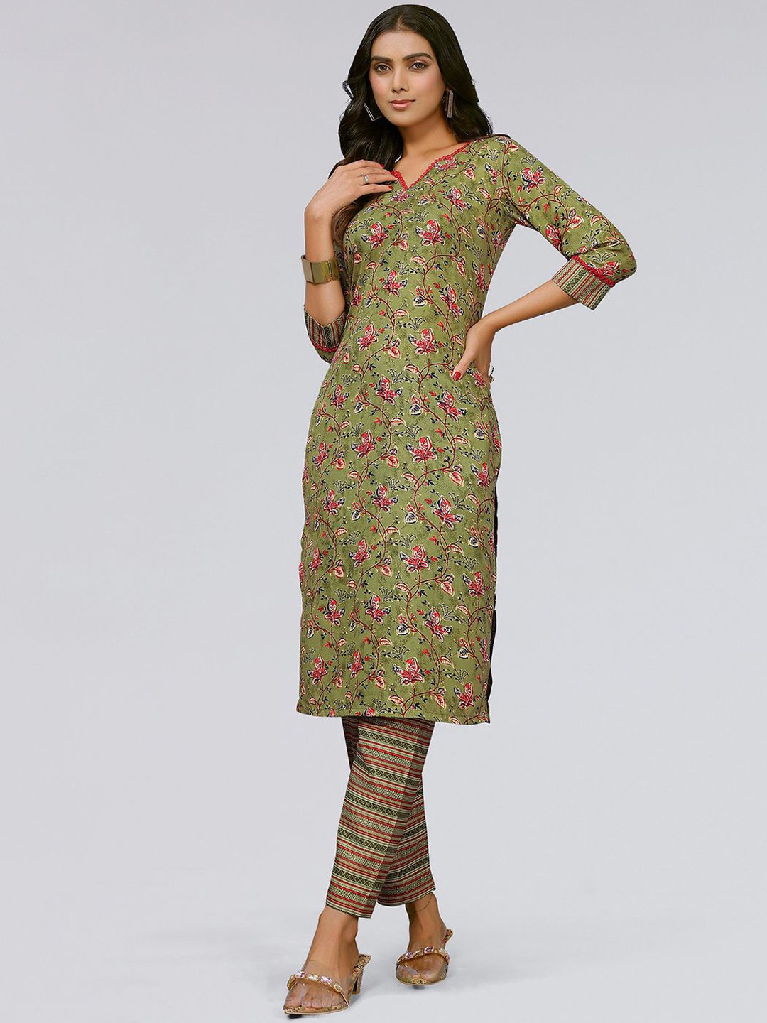 

KALINI Floral Printed Regular Kurta With Trousers, Green