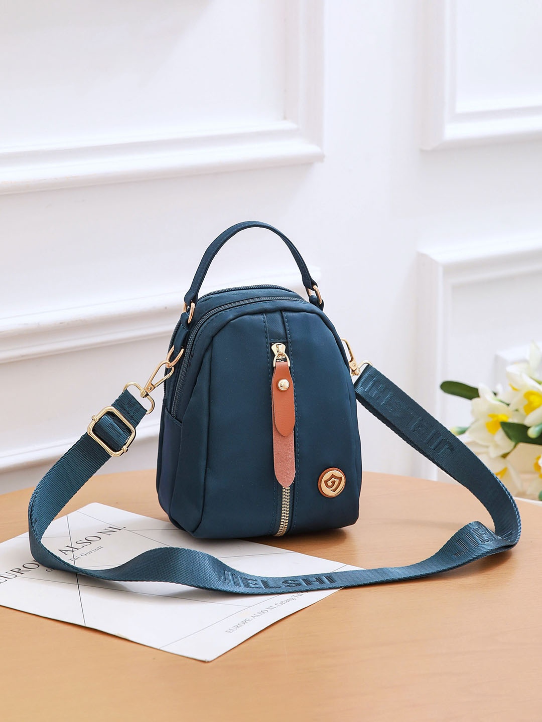

Diva Dale Structured Sling Bag, Green
