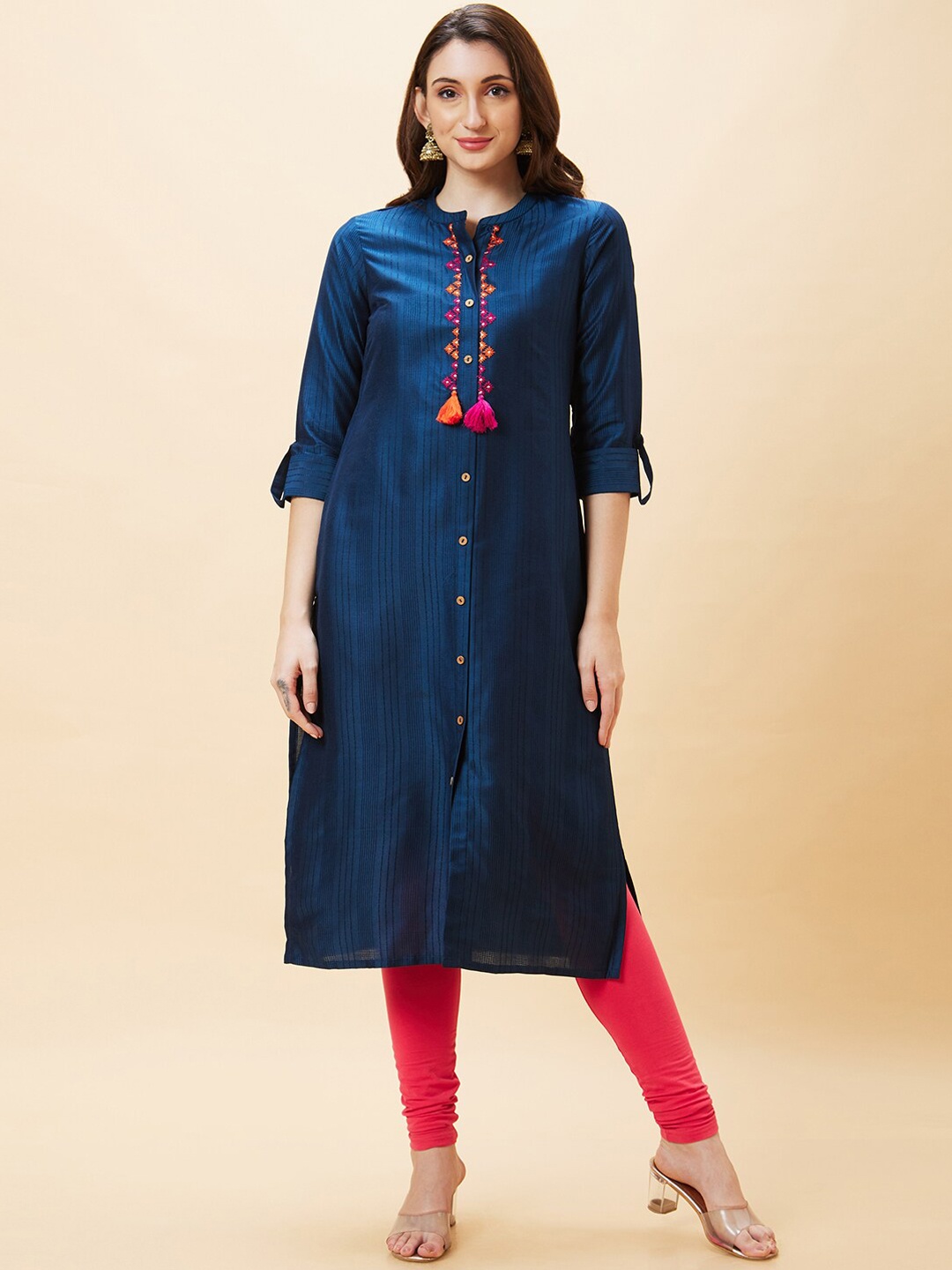 

Globus Mandarin Collar Thread Work Kurta, Teal