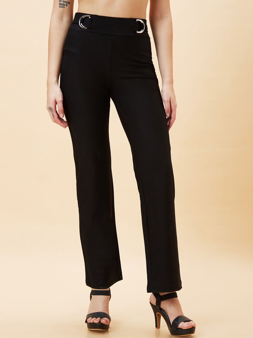 

Globus Women Loose Fit High-Rise Trousers, Black
