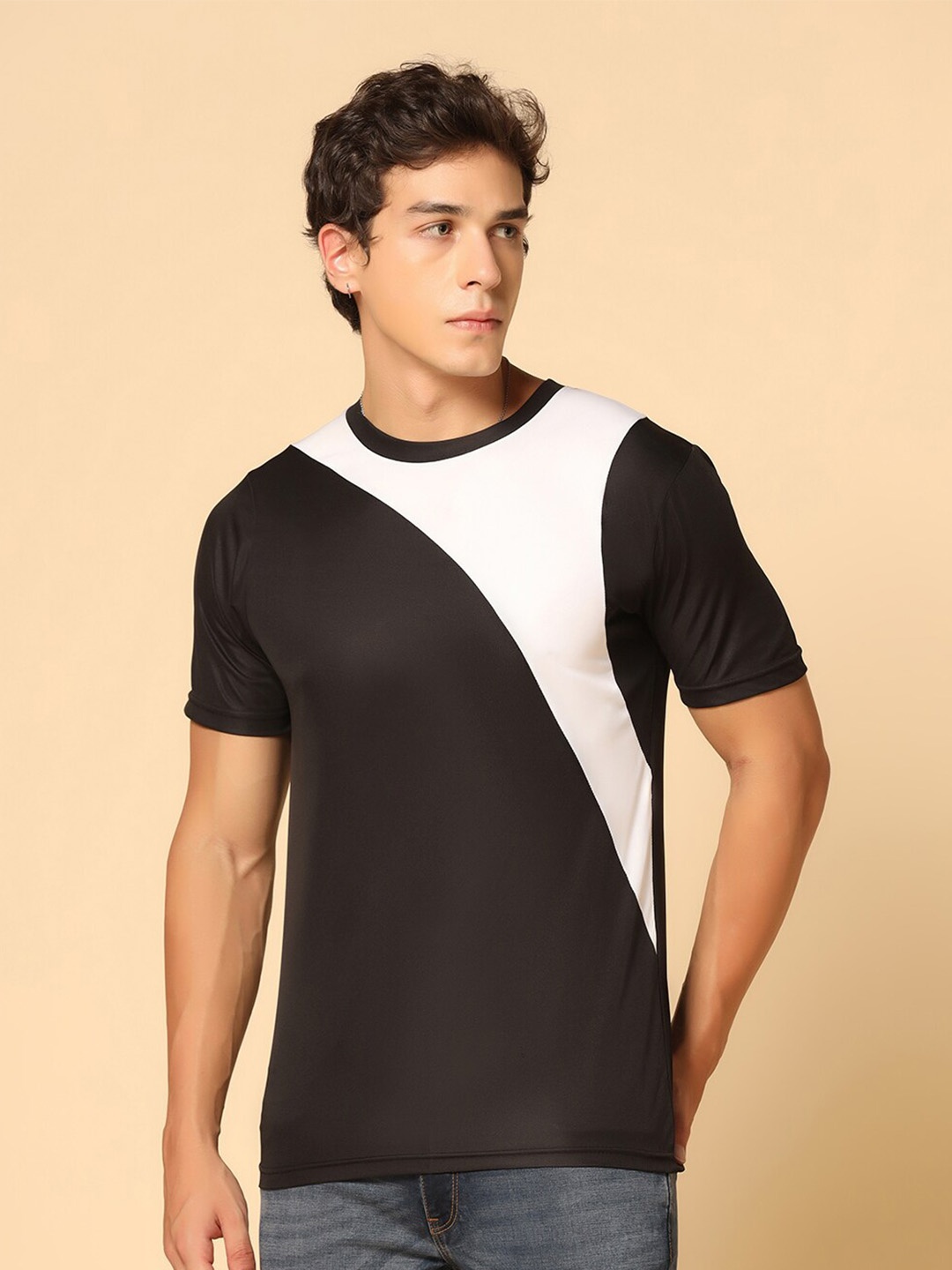 

INKKR Colourblocked Round Neck T-shirt, Black