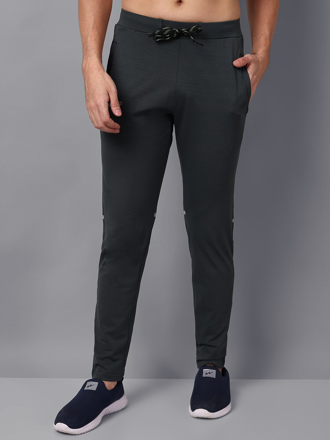 

SPORT SUN Men Mid-Rise Brand Name Printed Detail Stretchable Track Pants, Green