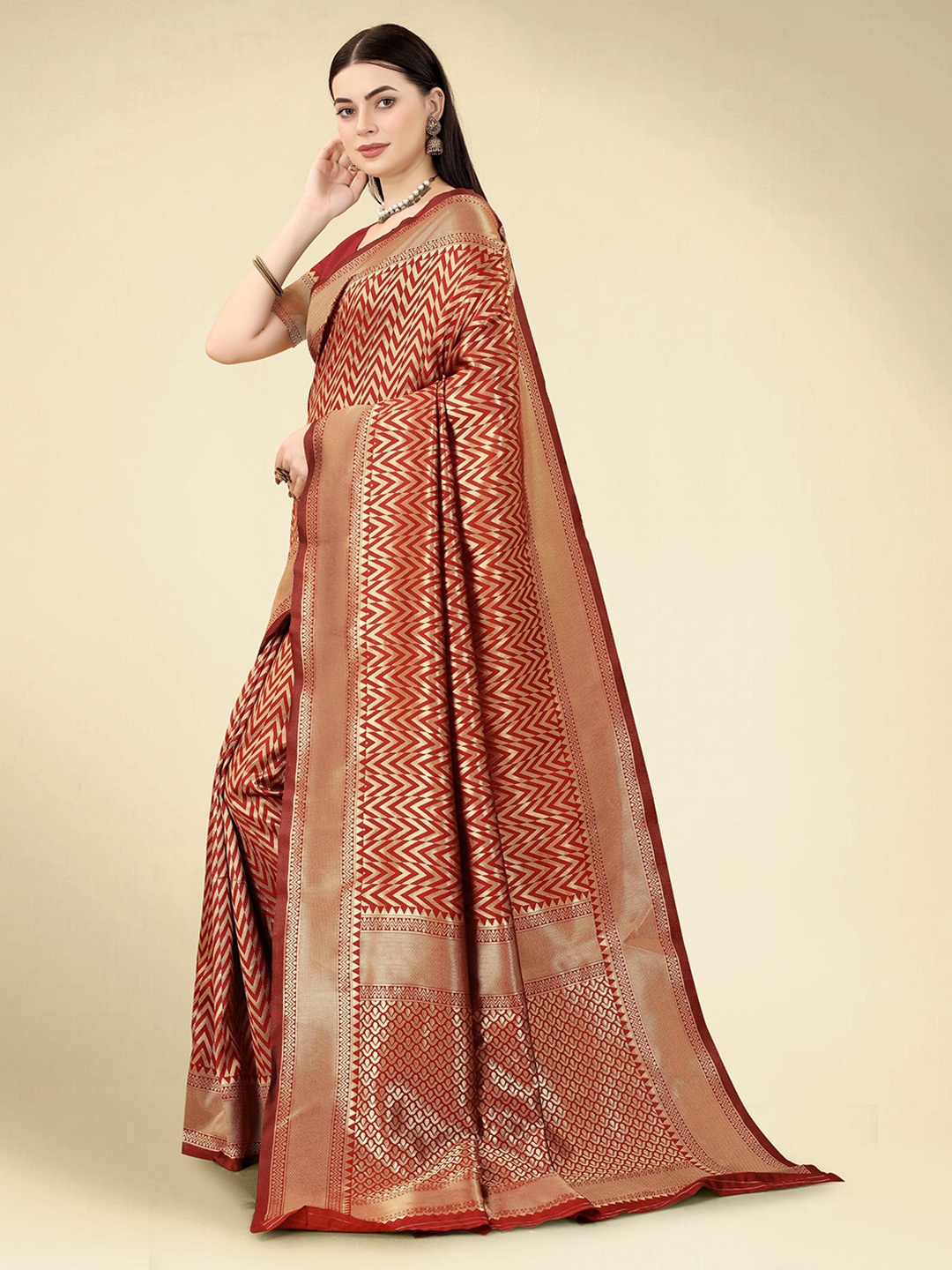 

DWIZA ENTERPRISE Geometric Woven Design Zari Detail Banarasi Saree, Maroon