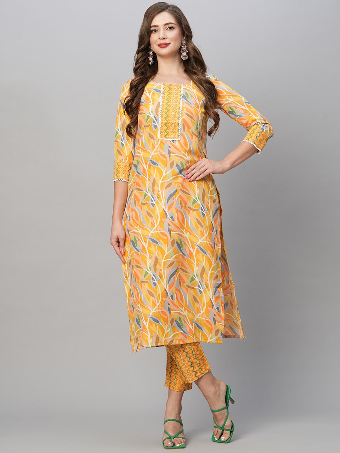 

KALINI Floral Printed Round Neck Straight Kurta With Trousers, Yellow