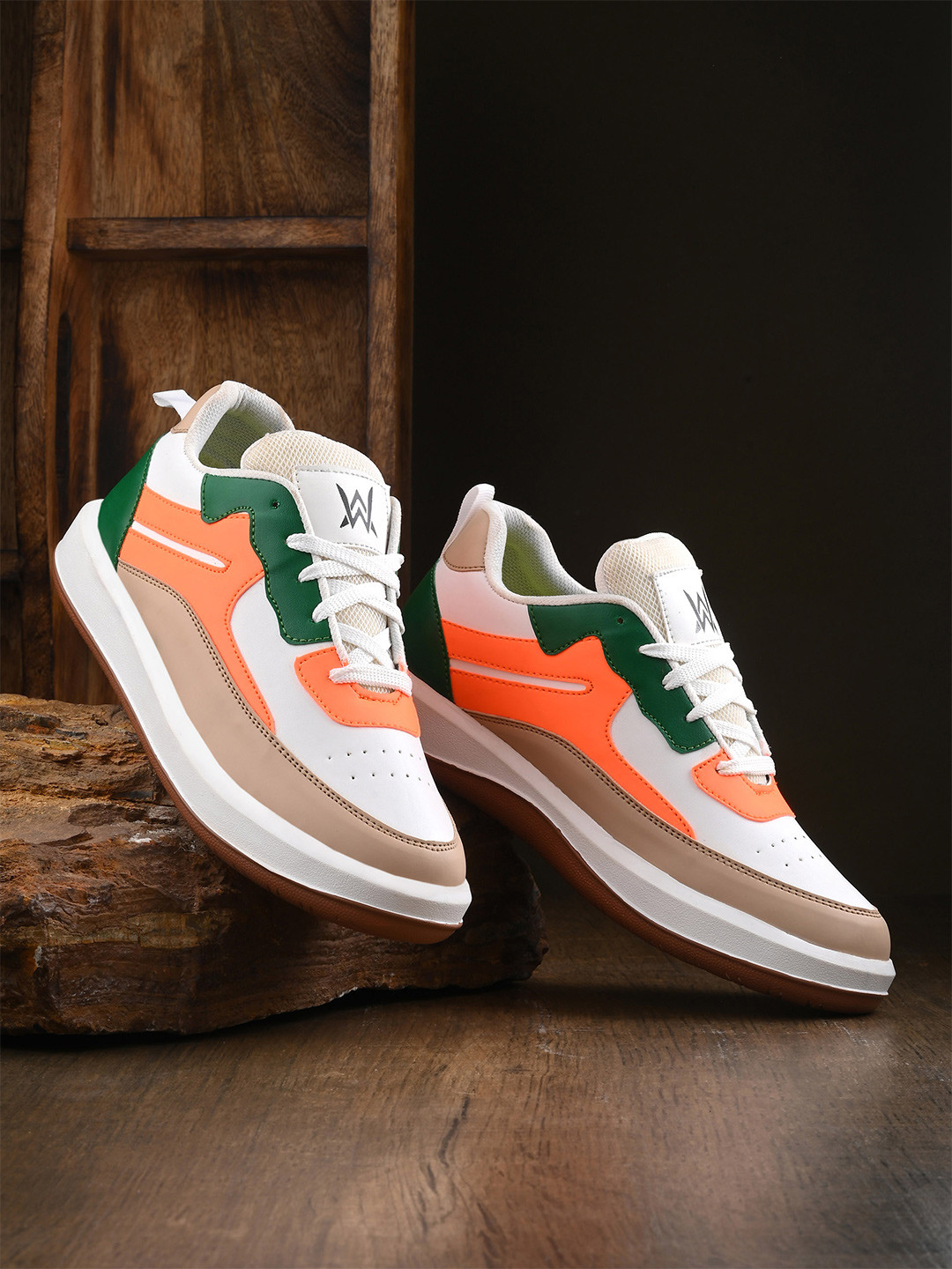 

Woakers Men Colourblocked Waterproof Lining Sneakers, White