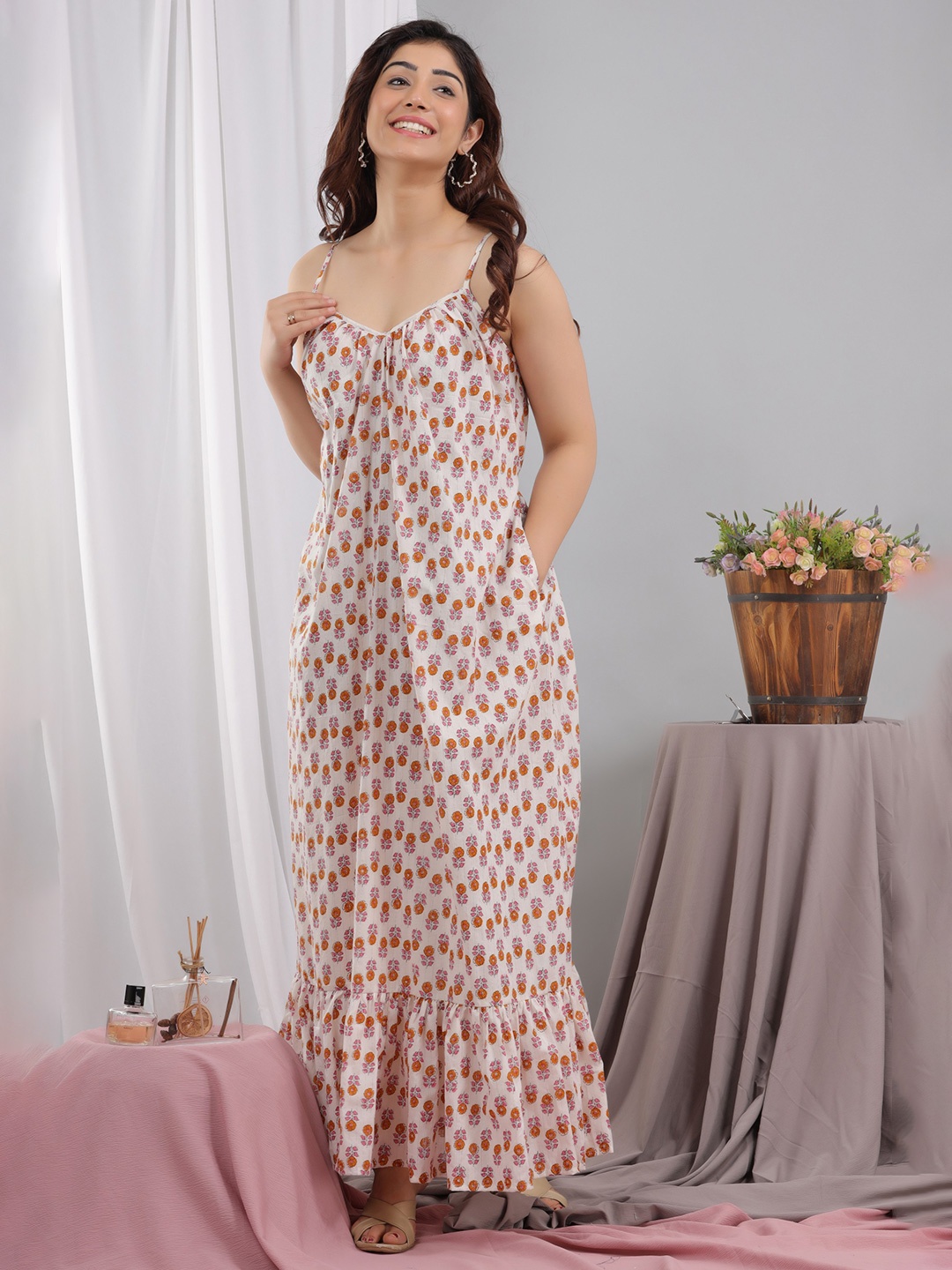 

FEATHERS CLOSET Floral Printed Pure Cotton Maxi Nightdress, White