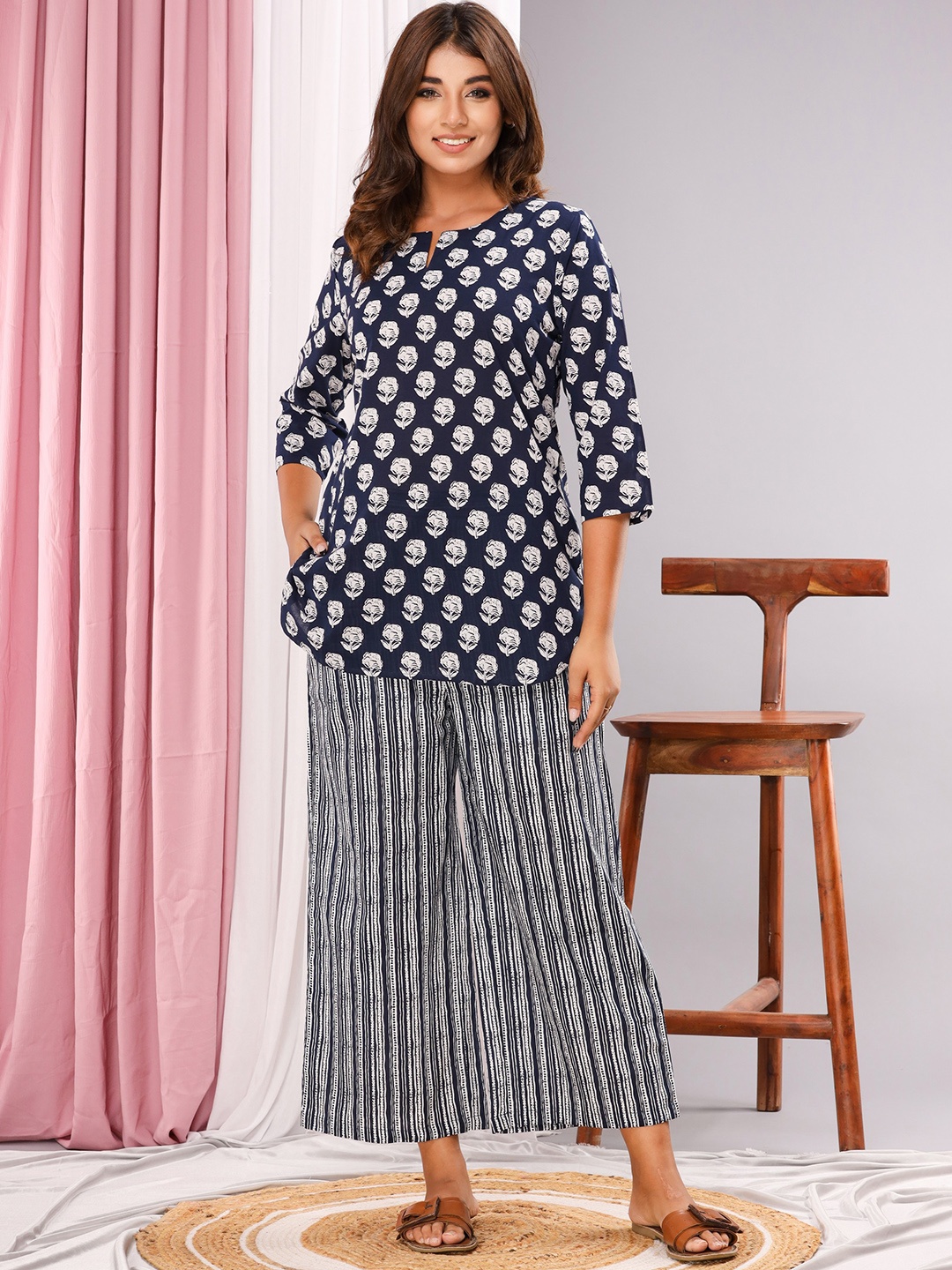 

FEATHERS CLOSET Floral Printed Pure Cotton Kurti With Pyjamas, Blue
