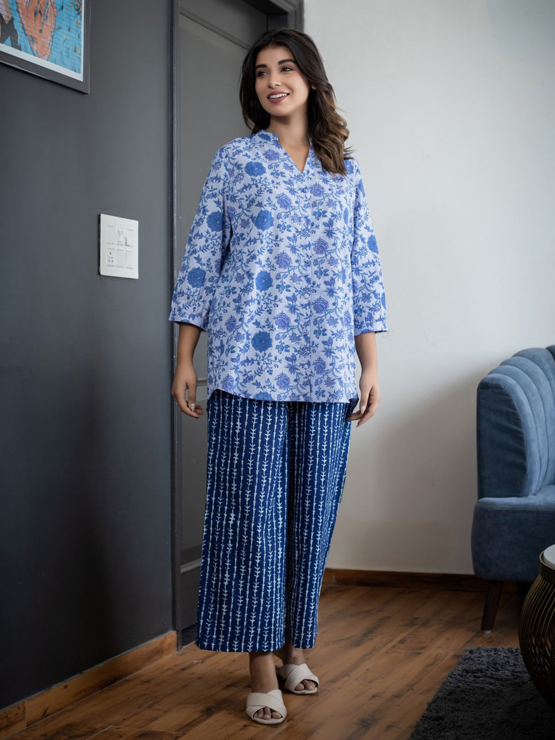 

FEATHERS CLOSET Floral Printed Mandarin Collar Pure Cotton Night suit, Blue