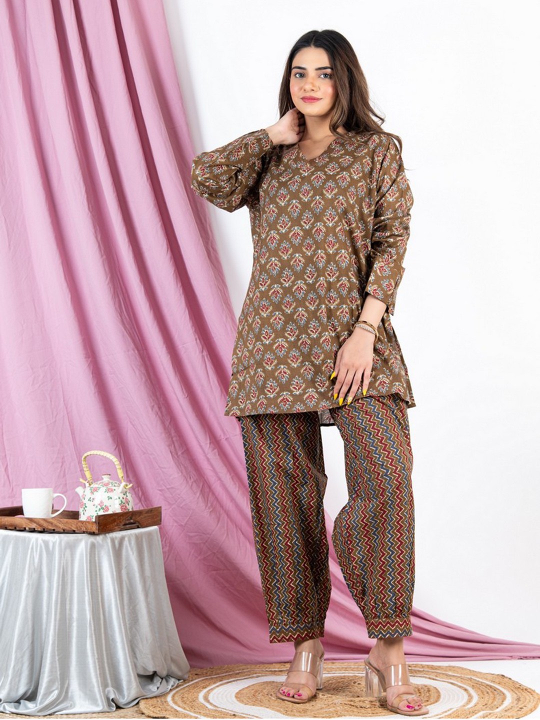 

FEATHERS CLOSET Ethnic Motifs Printed V-Neck Pure Cotton Nightsuits, Brown