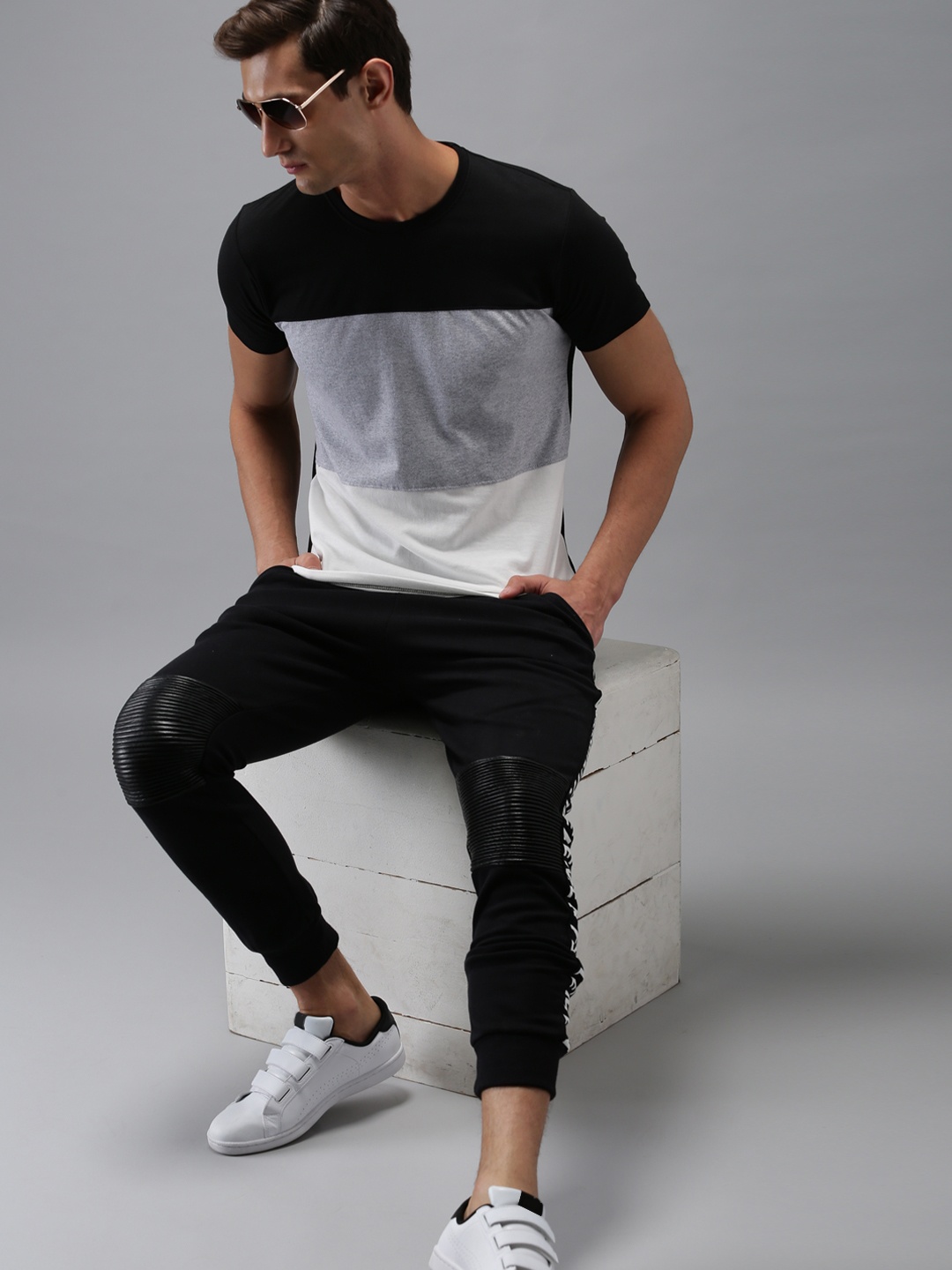

HERENOW Men Grey Melange Colourblocked Round Neck Pure Cotton T-shirt