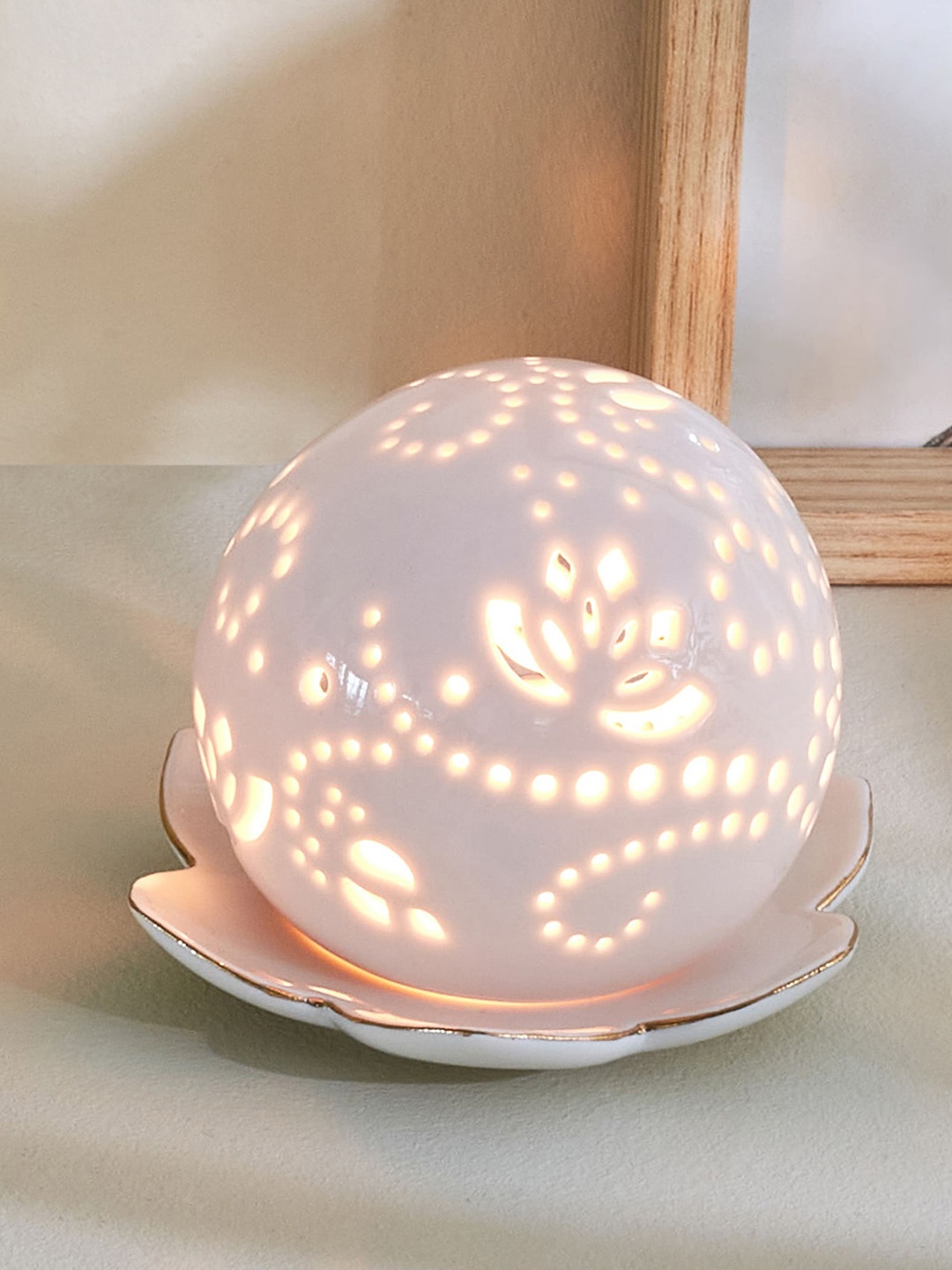

Home Centre Majestic White Cut-Out Detail Ceramic T-Light Candle Holder