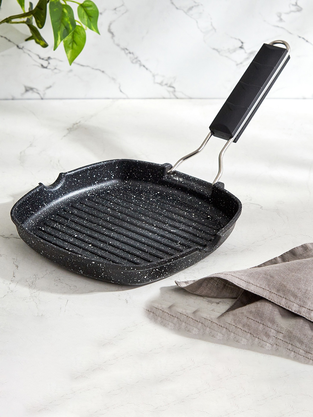 

Home Centre Chef Special Black Aluminium Grill Pan with Foldable Bakelite Handle