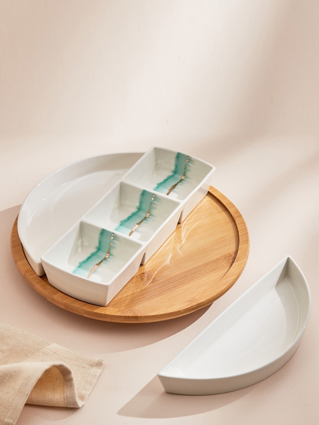 

Home Centre White & Blue 4 Pieces Porcelain Serving Bowl & Platter Set