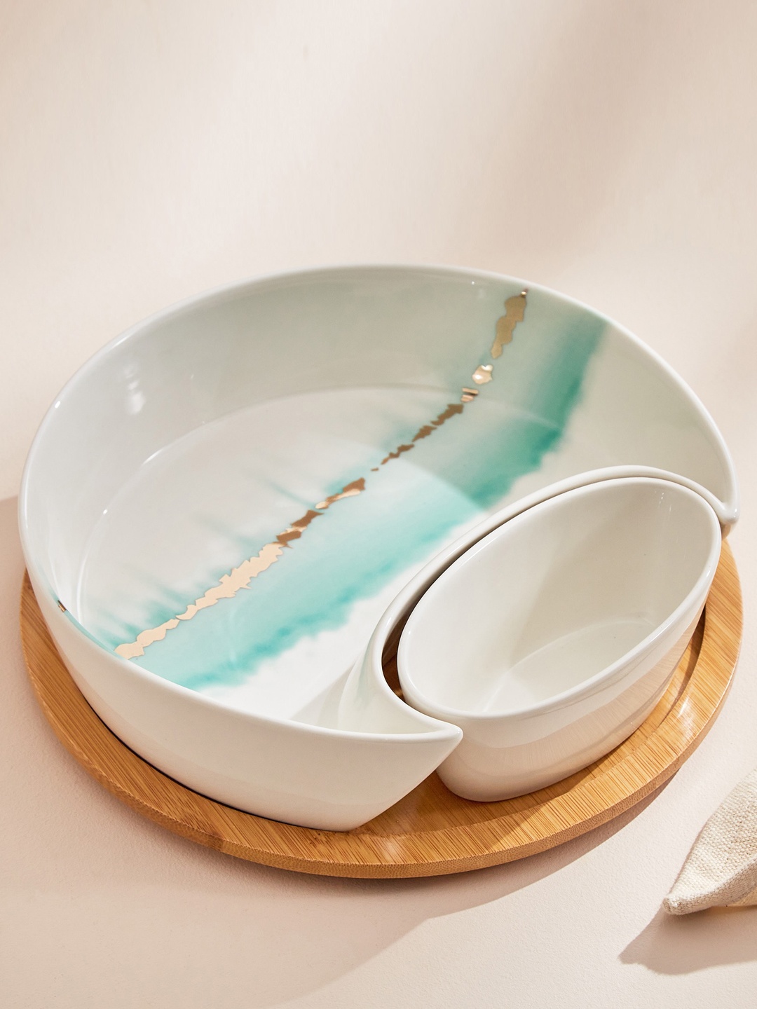 

Home Centre Showstopper White & Green Printed Porcelain Chip & Dip Set With Tray