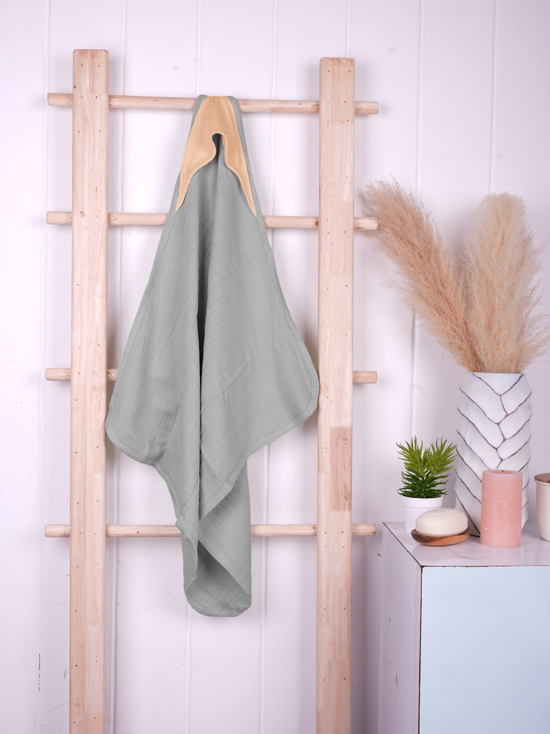 

Doctor Towels Infants Grey Colourblocked Banana Double Cloth Hooded Towel