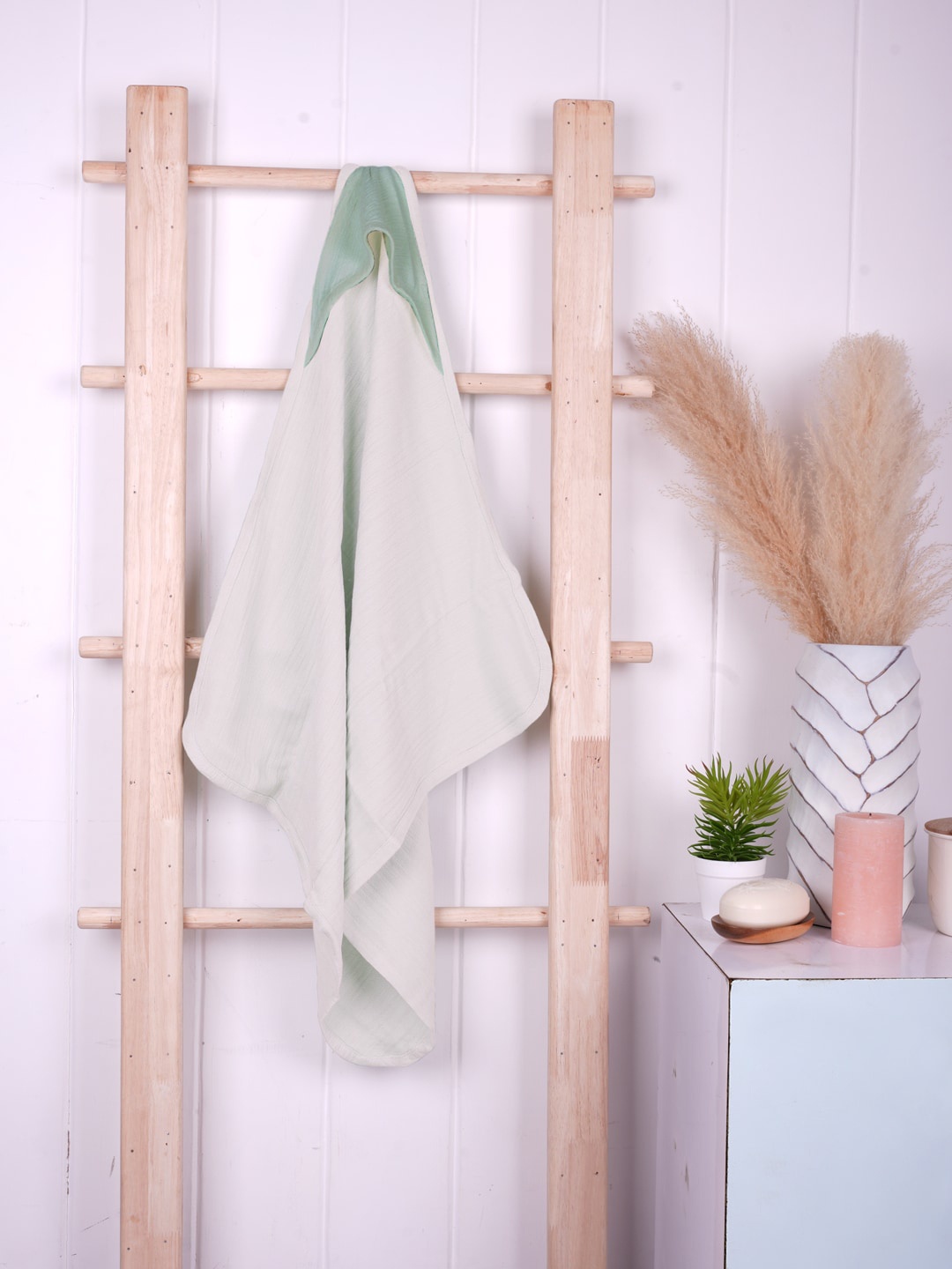 

Doctor Towels Infants Off-White Colourblocked Banana Double Cloth Hooded Towel