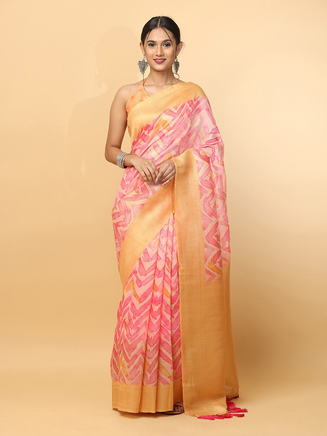 

VASTRANAND Geometric Printed Zari Detail Saree, Pink