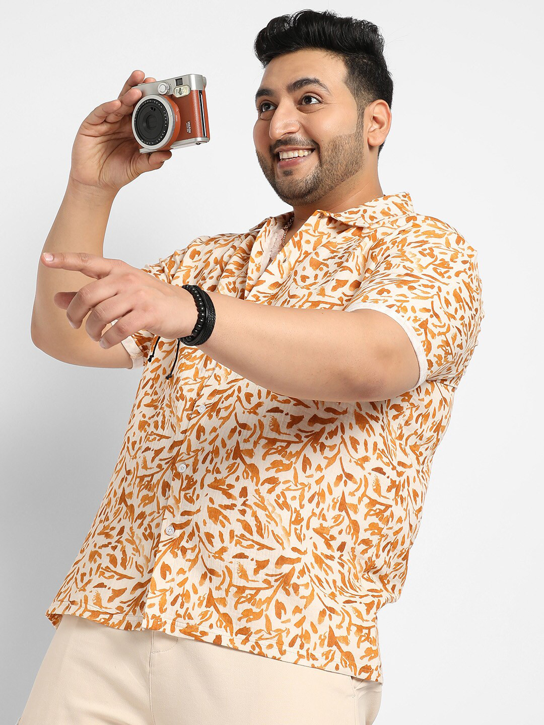 

Instafab Plus Classic Floral Printed Cotton Casual Shirt, Cream