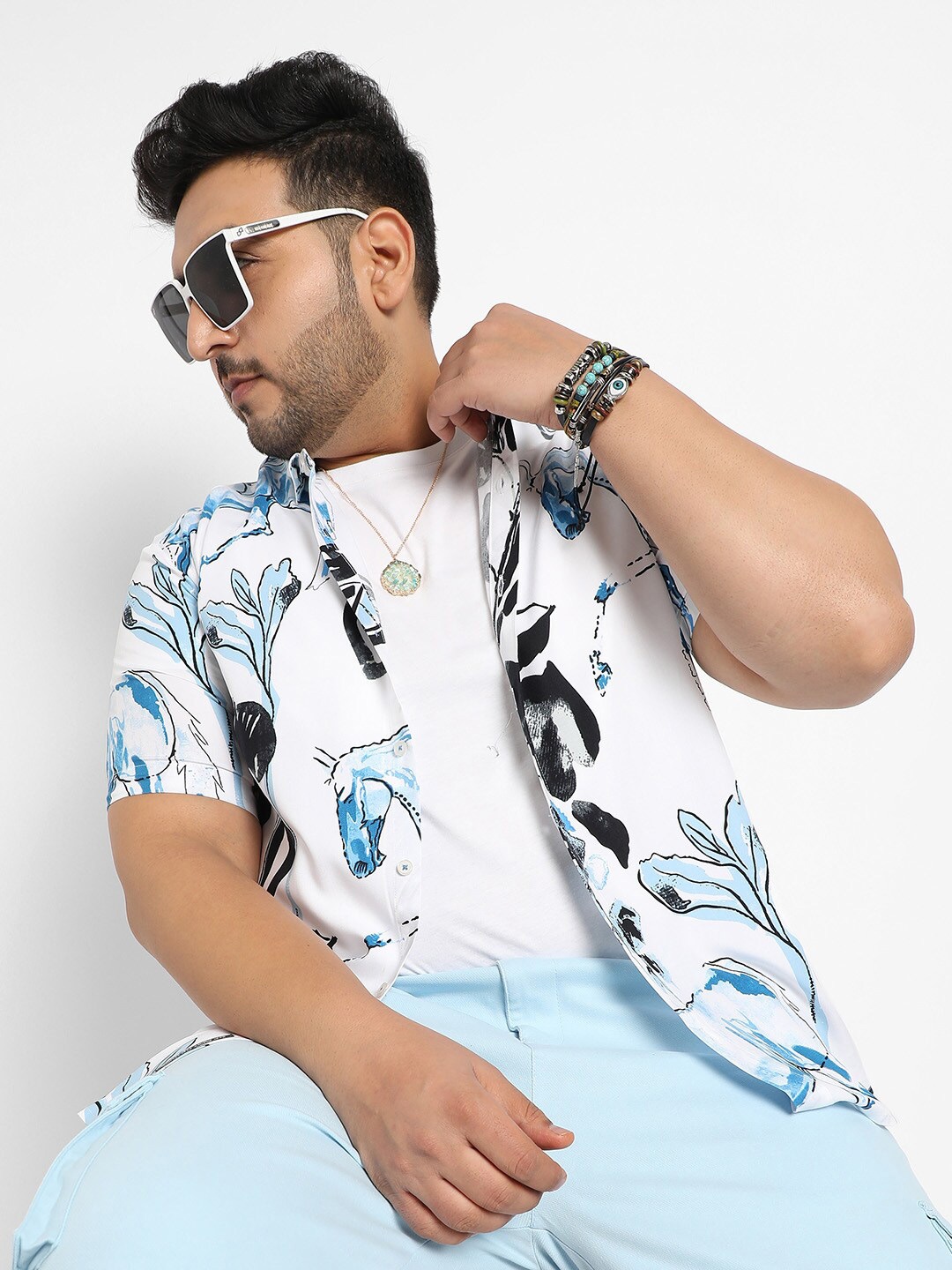 

Instafab Plus Classic Floral Printed Spread Collar Casual Shirt, White