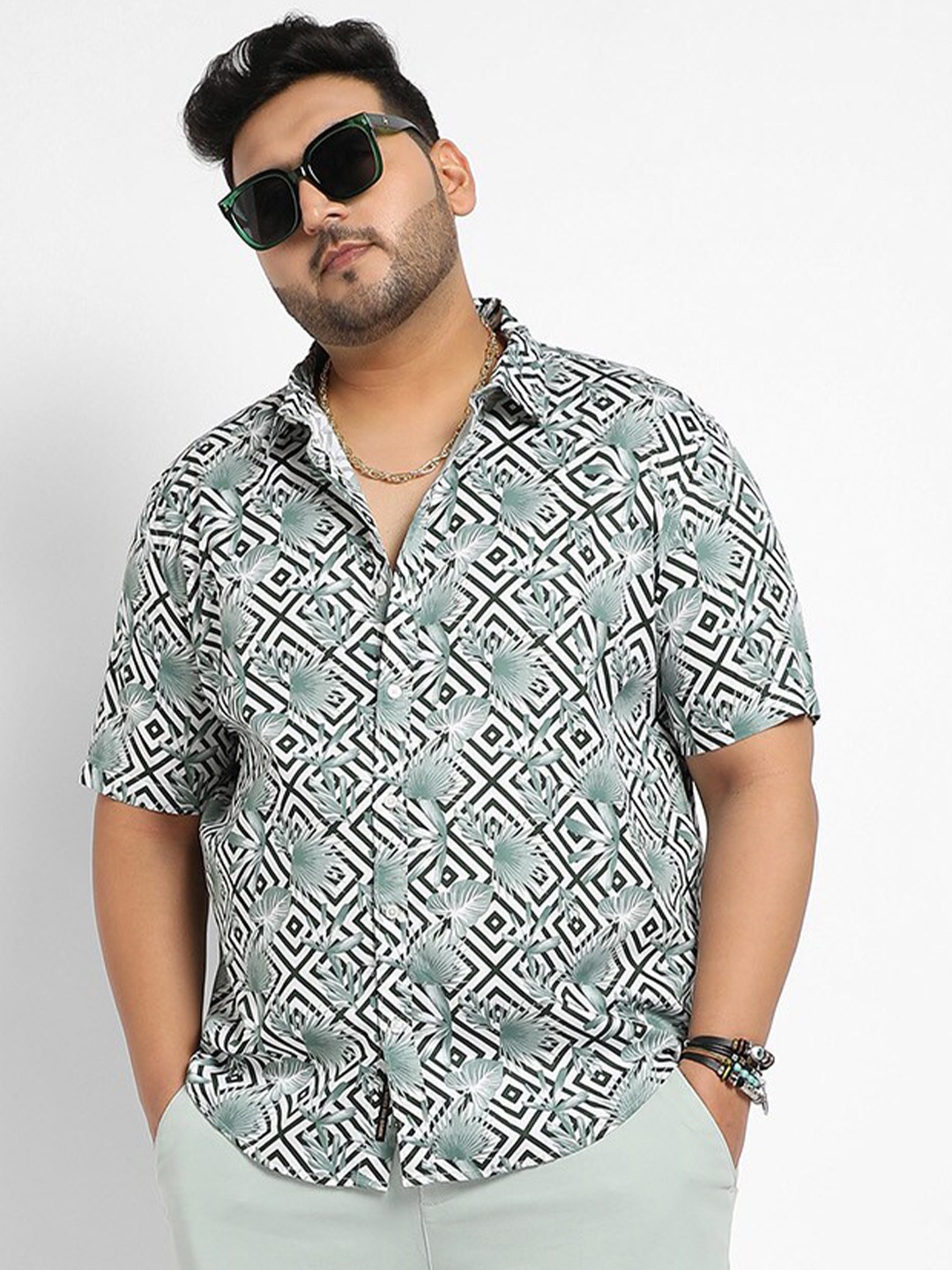 

Instafab Plus Size Classic Regular Fit Geometric Printed Cotton Casual Shirt, Green