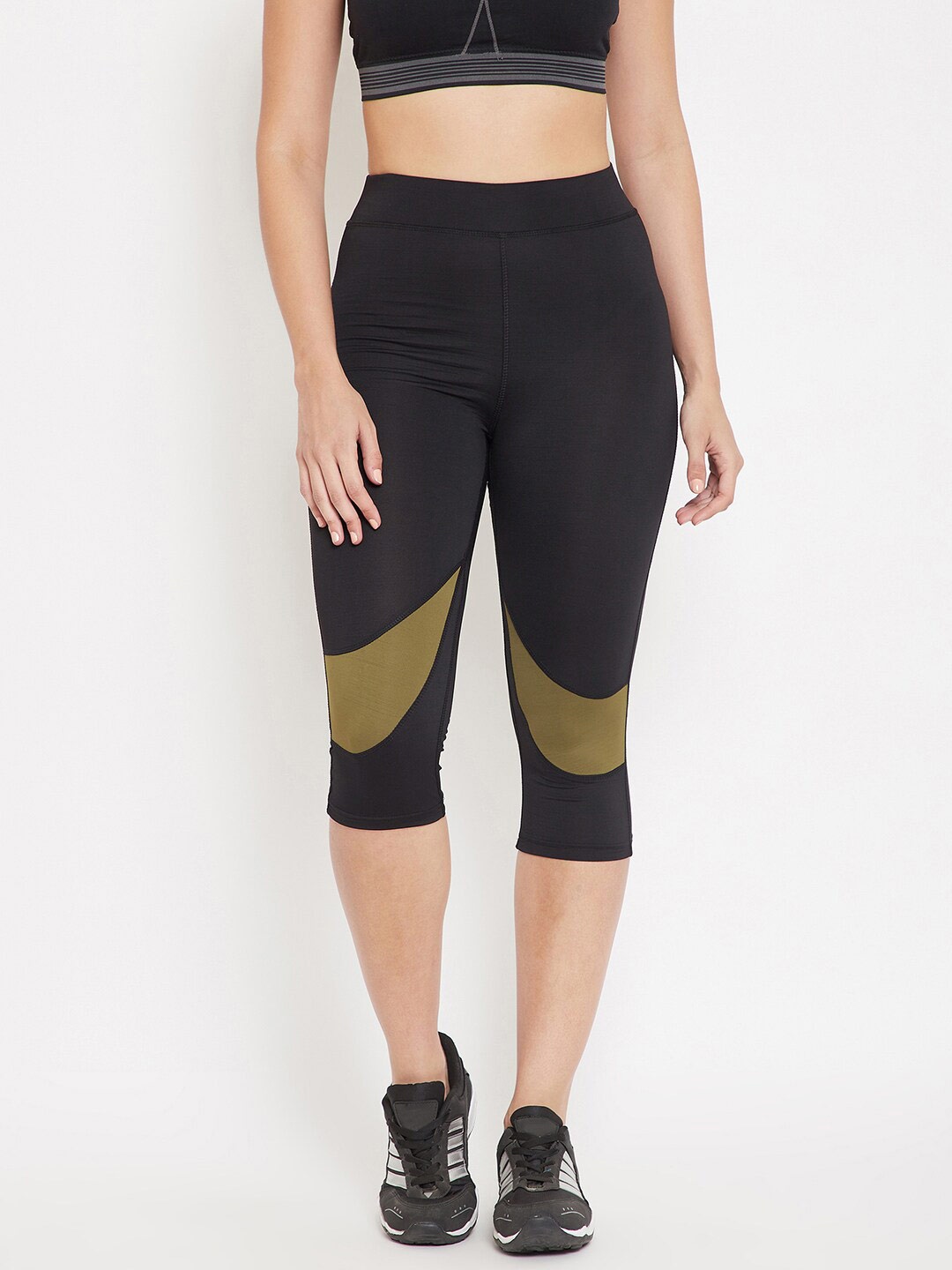 

URKNIT Mid-Rise Slim Fit Capris, Black