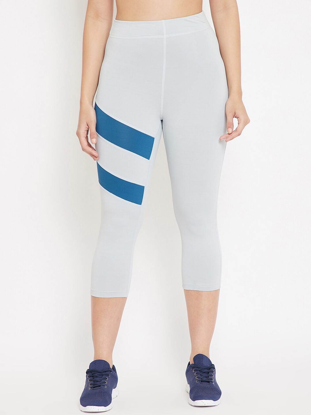 

URKNIT Mid-Rise Slim Fit Capris, Grey