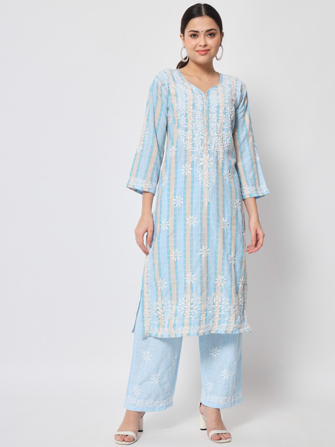 

Ethnava Floral Embroidered Chikankari Pure Cotton Kurta With Trousers, Turquoise blue