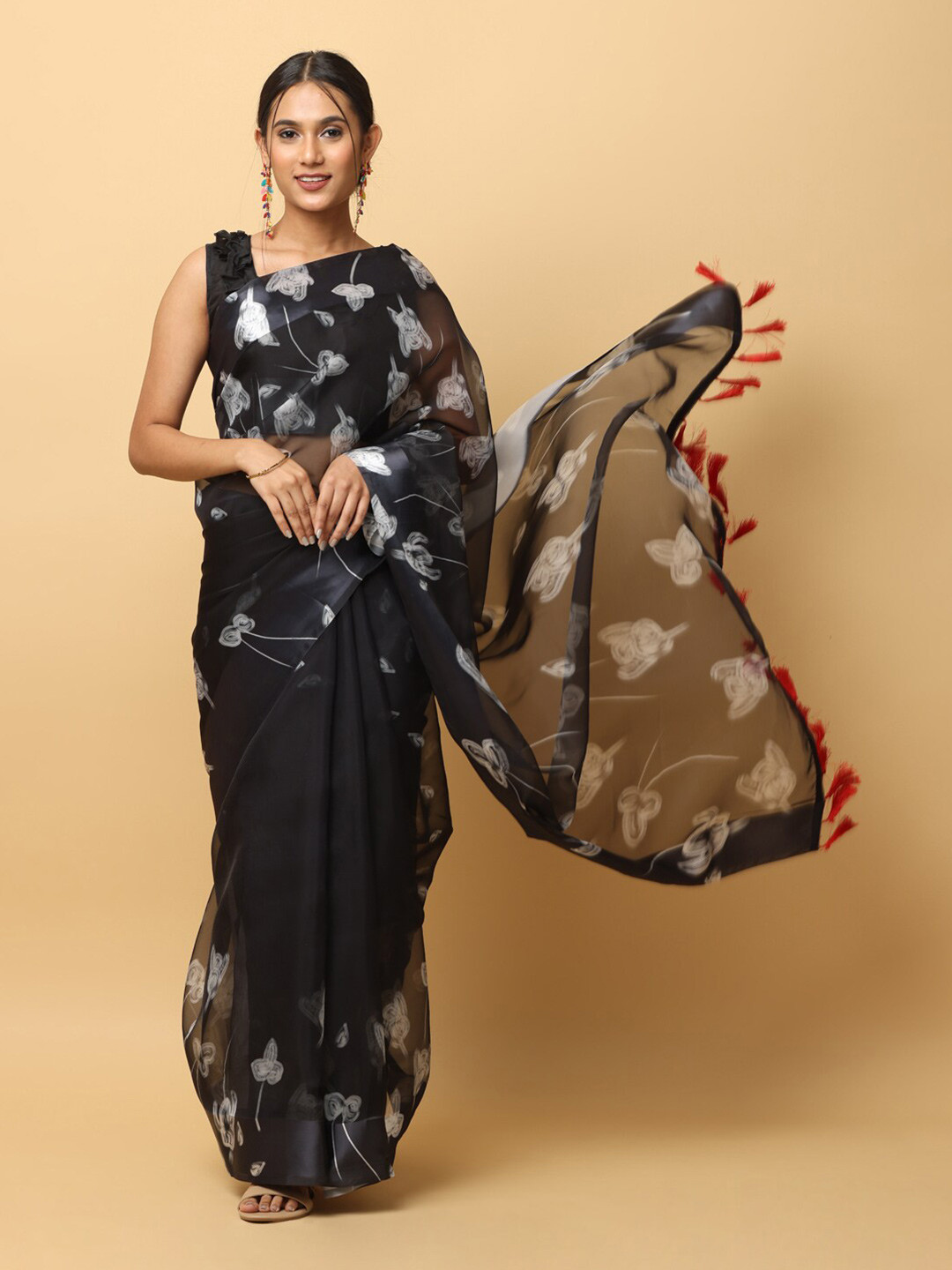 

VASTRANAND Floral Printed Organza Saree, Black