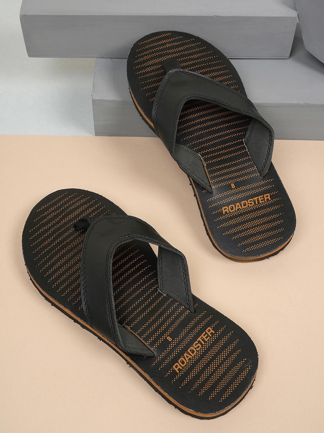 

The Roadster Lifestyle Co. Men Printed Lightweight Thong Flip Flops, Black